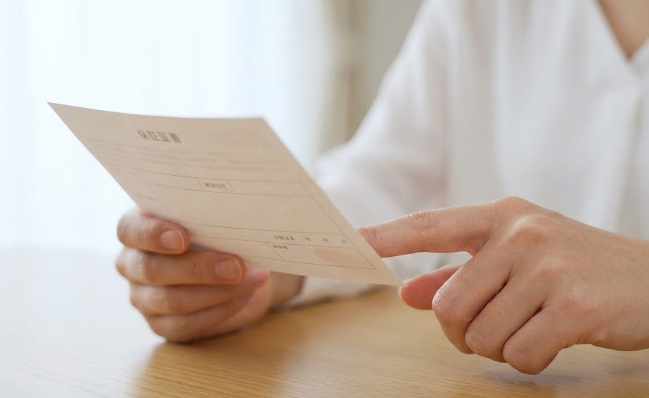 正規販売店の保証書と購入日を確認する