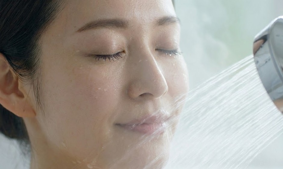 顔への効果的なミスト水流の当て方