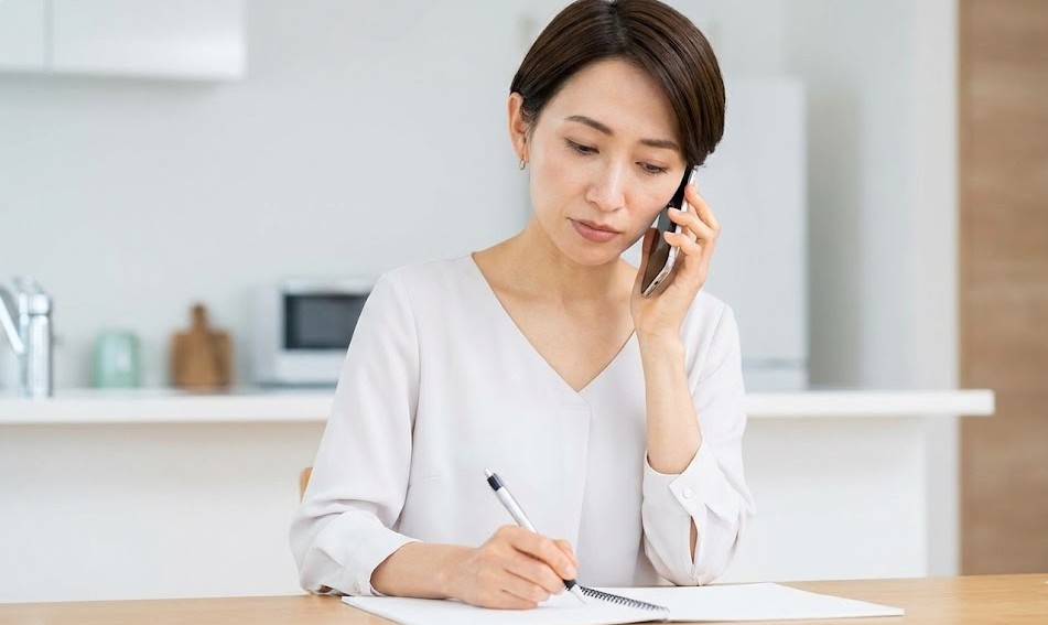 解約は電話番号への連絡が必要な点に注意